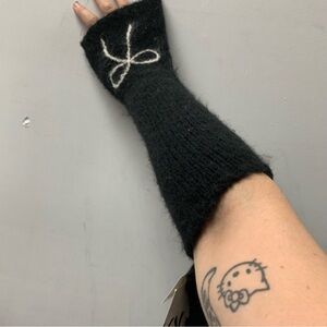 ZARA NWT Alpaca blend Black Knit Arm Warmers with a bow detail coquette vibes